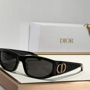 Dior VeryDior S3I Rectangular Sunglasses - Image 4